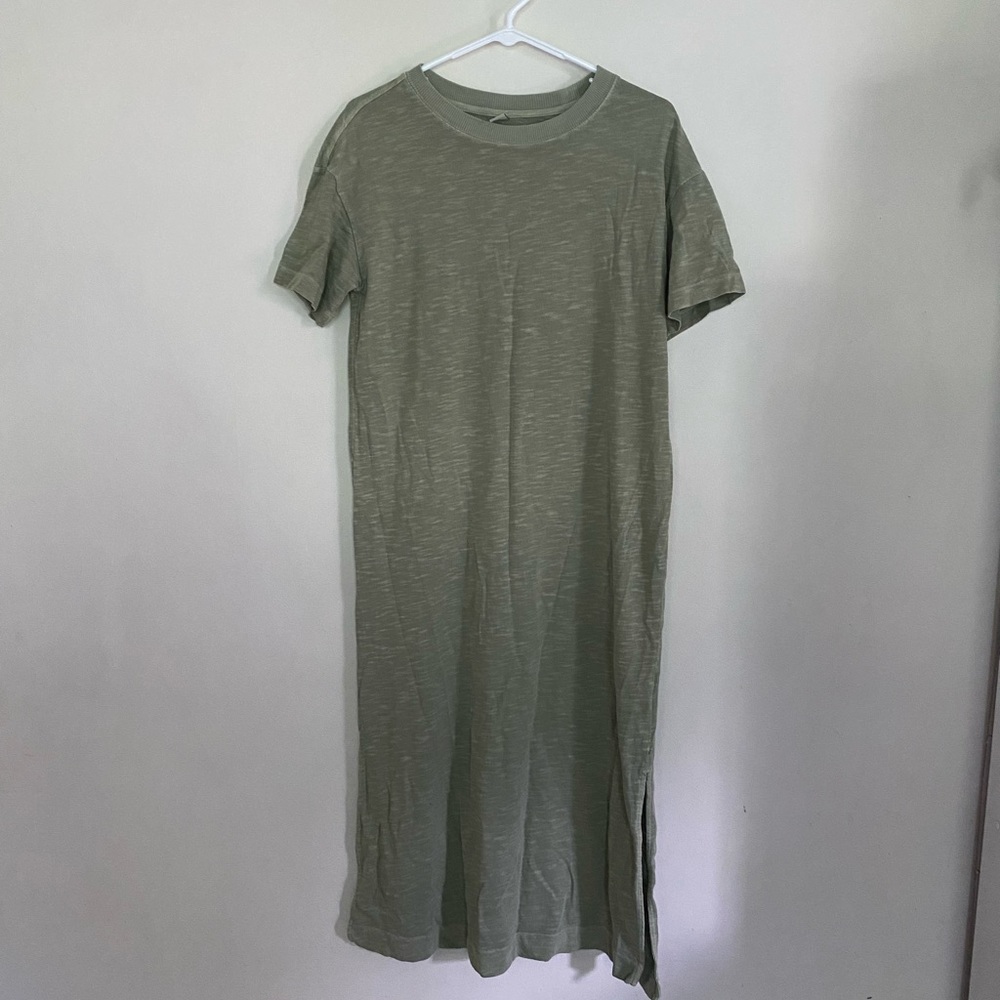 Olive green midi t shirt dress